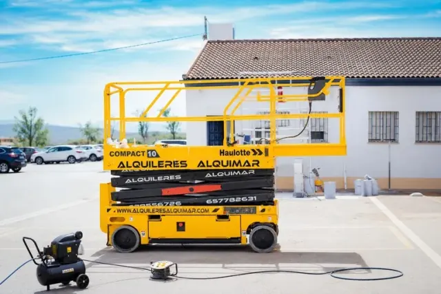 Plataforma elevadora de tijera eléctrica en alquiler en Málaga | Myrentix